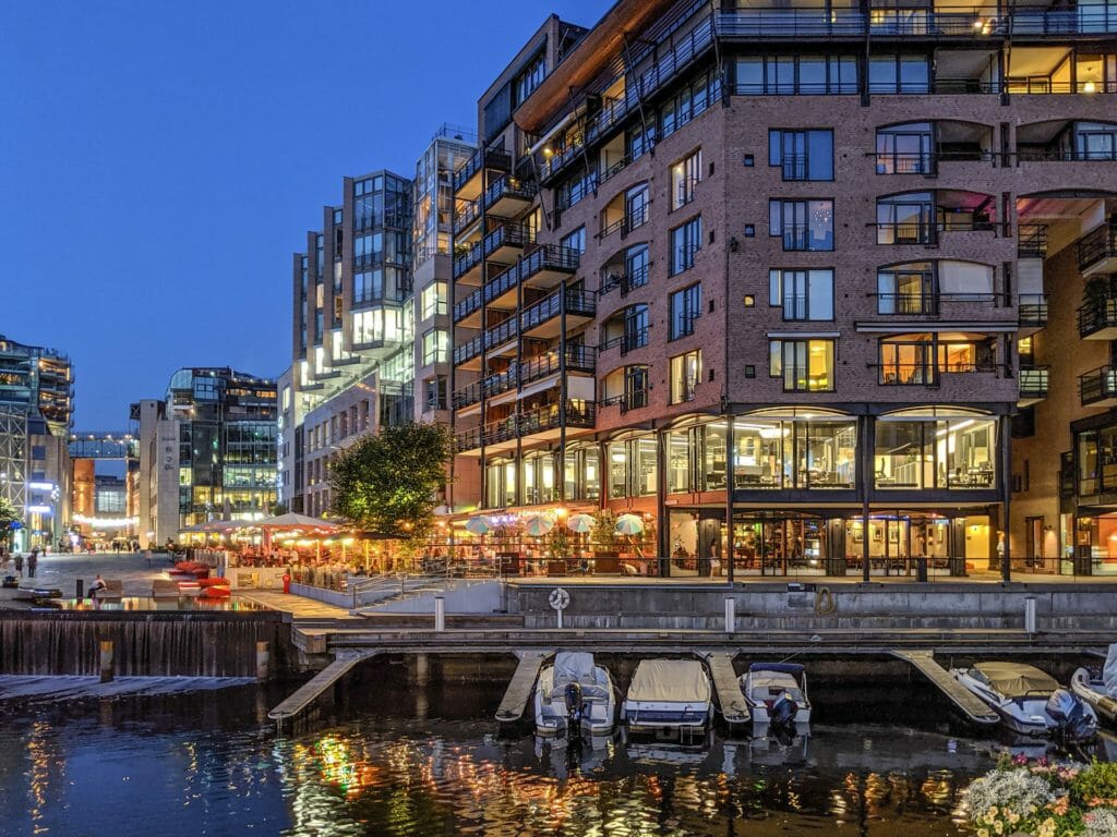 noruega-oslo-calidad-de-vida https://economia.wiki/paises/por-que-noruega-es-el-pais-con-mayor-indice-de-desarrollo-humano/